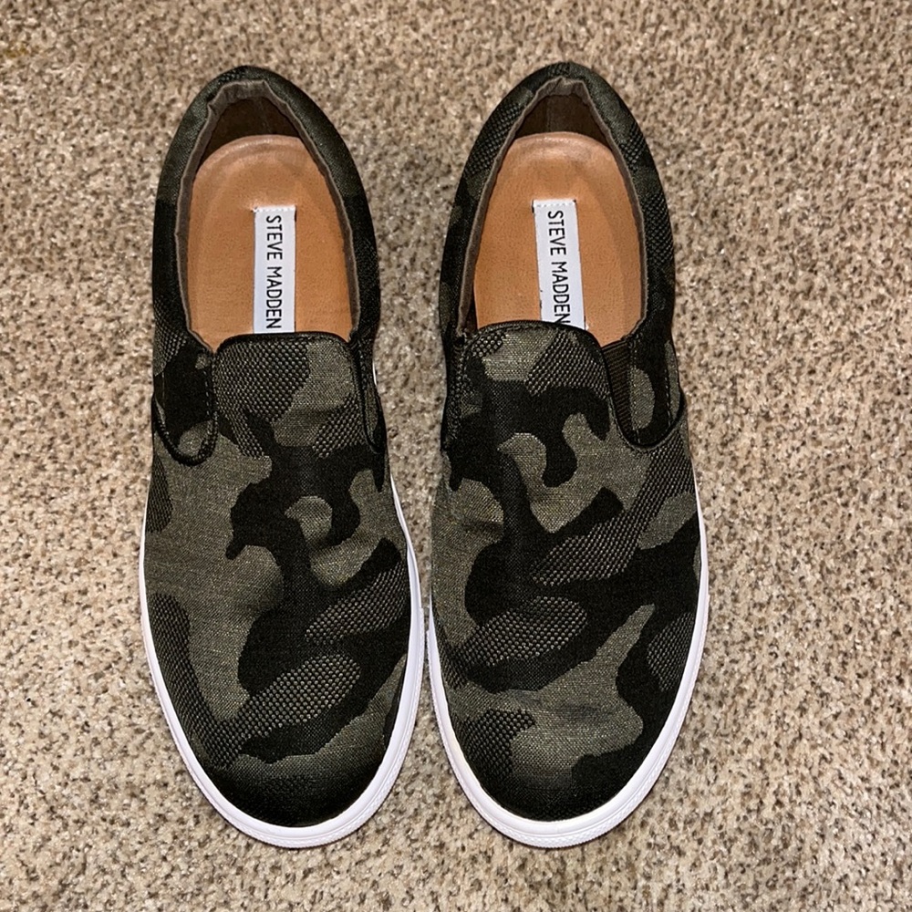 Steve Madden camouflage loafers. Brand NEW